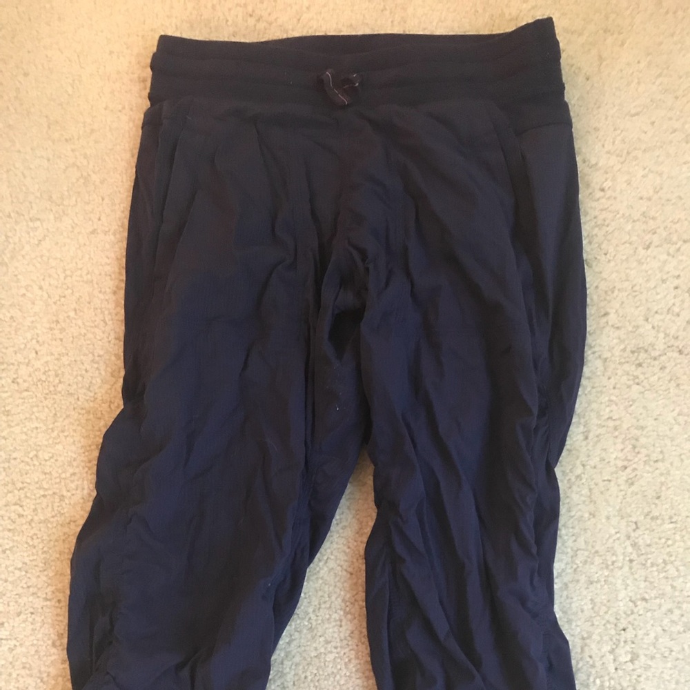 navy blue cropped ivivva pants